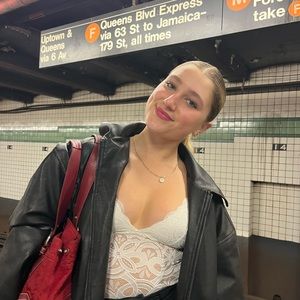 Meet your Posher, Camila